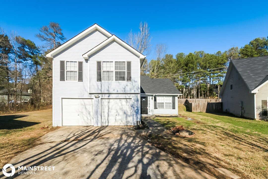 703 Stonebridge Terrace in Lithonia, GA - Building Photo