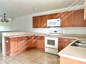 10583 SE 67 Ct in Belleview, FL - Building Photo - Building Photo