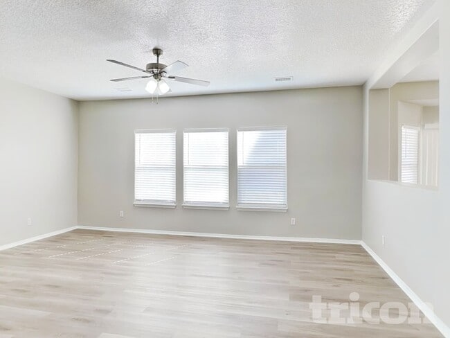 5208 Clovis Ct NE in Rio Rancho, NM - Foto de edificio - Building Photo