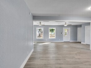 1009 Ruby Ln in Orange, TX - Foto de edificio - Building Photo