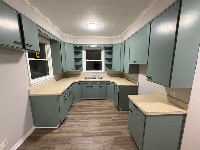 property at 1610 Walnut St