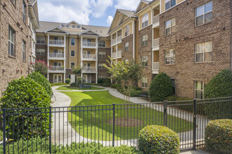 Galleria Manor Senior Apartments in Smyrna, GA - Foto de edificio - Building Photo