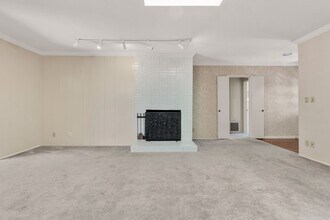 4020 Vía Picaposte in Palos Verdes Estates, CA - Foto de edificio - Building Photo