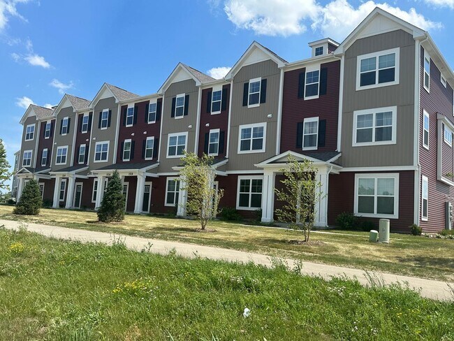 1526 Albany St in Grayslake, IL - Building Photo - Building Photo