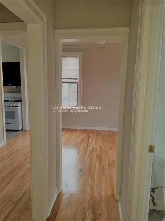 1367 W Estes Ave in Chicago, IL - Building Photo