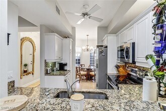401 Bayfront Pl in Naples, FL - Building Photo - Building Photo