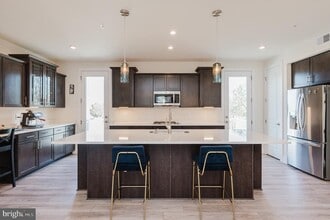 8375 Amber Beacon Cir in Glen Burnie, MD - Building Photo - Building Photo