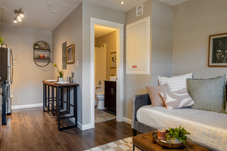 The Hedge in Austin, TX - Building Photo - Interior Photo