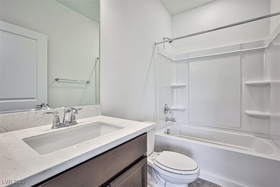 7428 Legacy Pt St in Las Vegas, NV - Building Photo