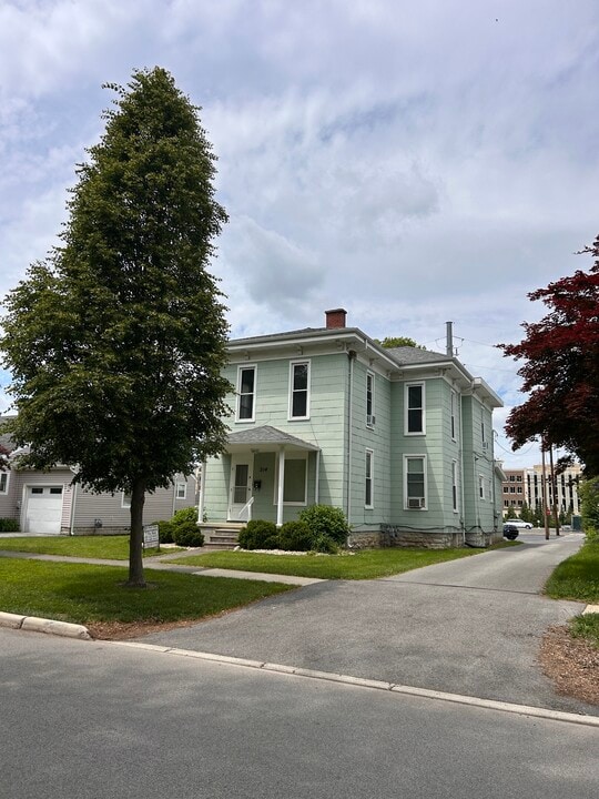 214 E Lima St, Unit D in Findlay, OH - Foto de edificio