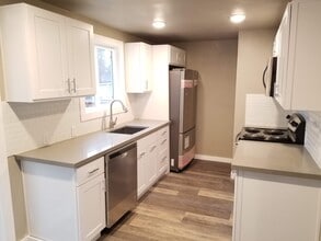 2413 S 121 Pl in Seattle, WA - Building Photo - Building Photo