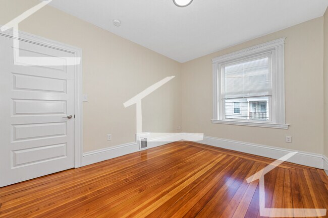 40 Brackett St, Unit 2 in Boston, MA - Building Photo - Building Photo