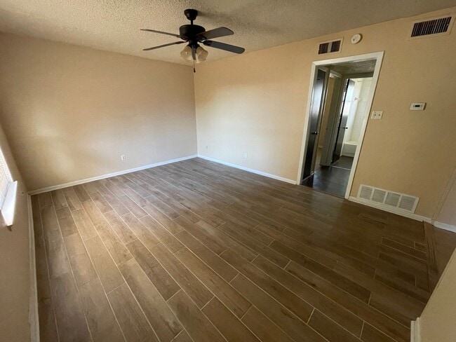 425 W Avenue C in Killeen, TX - Foto de edificio - Building Photo