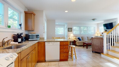 1 Sea Rose Ln in Scarborough, ME - Building Photo - Building Photo