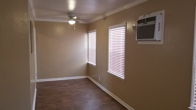 2018 W 35th St, Unit Via Monty in Los Angeles, CA - Foto de edificio - Building Photo