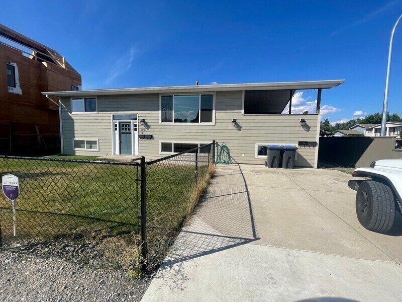 896 Patterson Ave in Kelowna, BC - Building Photo