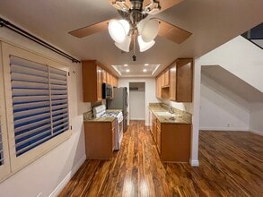 305 Coral Reef Dr, Unit 8 in Huntington Beach, CA - Building Photo - Building Photo