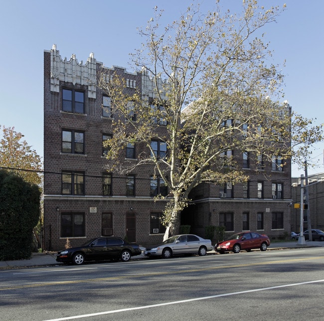 Ambassador Garden Apartments in Jersey City, NJ - Foto de edificio - Building Photo