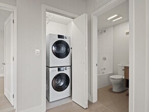 50 Symphony Rd, Unit 404 in Boston, MA - Building Photo - Building Photo