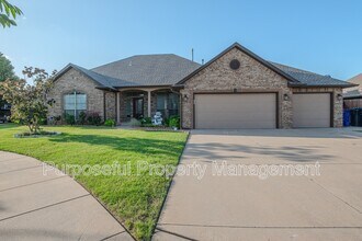 8833 NW 114th Cir in Oklahoma City, OK - Building Photo - Building Photo