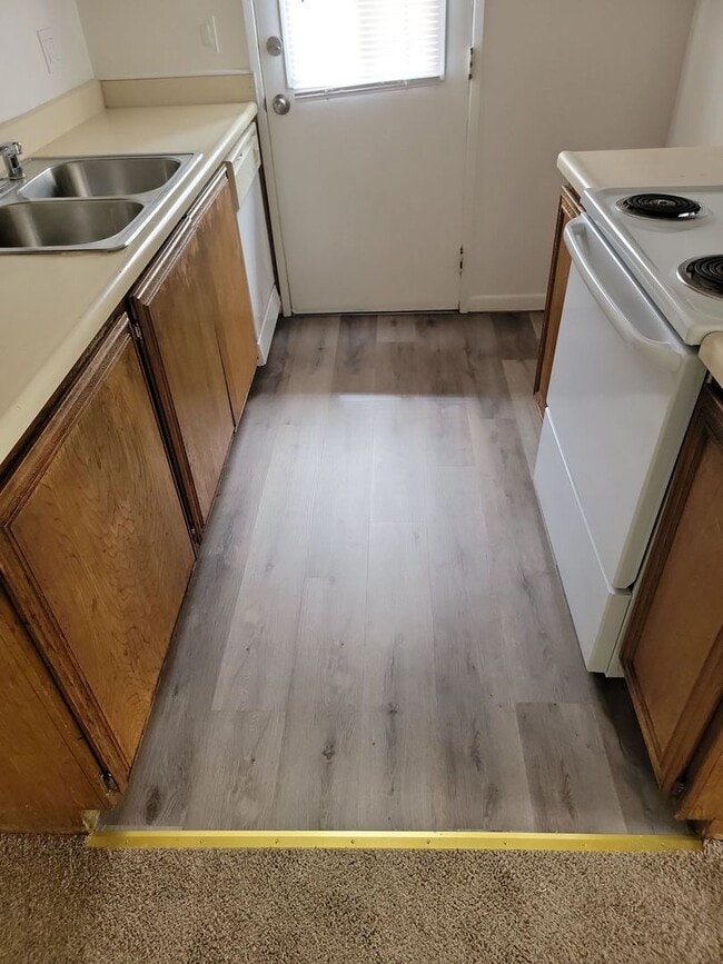 2577 Anchor Ave in Port Hueneme, CA - Building Photo - Building Photo