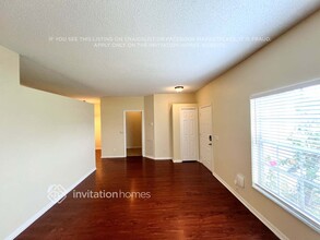 102 NW Carmelite St in Port St. Lucie, FL - Foto de edificio - Building Photo