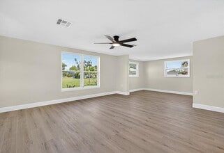 420 Palm Creek Dr in Englewood, FL - Building Photo - Building Photo