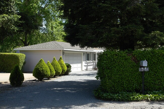 104 S Jackson Way in Alamo, CA - Foto de edificio - Building Photo