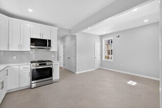 204 John F. Kennedy Blvd in Bayonne, NJ - Building Photo - Building Photo