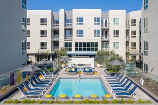 Hue39 in Glendale, CA - Building Photo