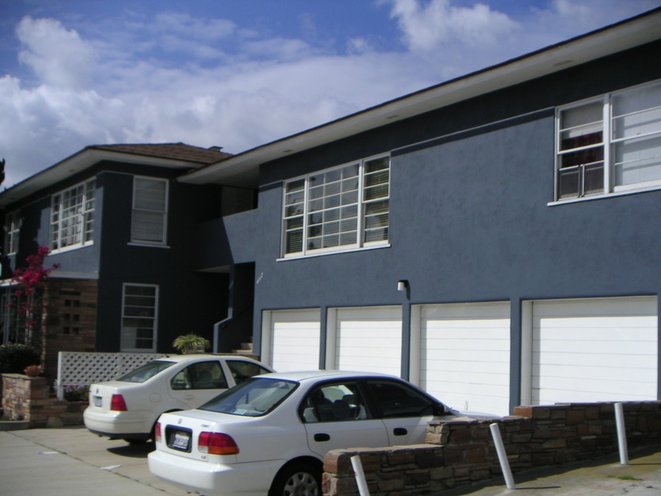 4104-4112 Ingraham St in San Diego, CA - Building Photo