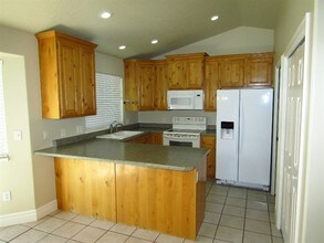 328 S 1250 E in Payson, UT - Foto de edificio - Building Photo