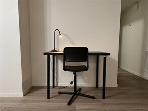 4640 Koval Ln in Las Vegas, NV - Building Photo - Building Photo