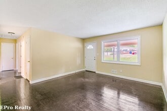 3562 Meadowridge Dr SW in Atlanta, GA - Foto de edificio - Building Photo