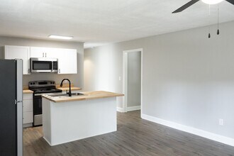 922 Hampton Ave NW in Aiken, SC - Building Photo - Building Photo