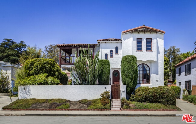 property at 2433 W Silver Lake Dr