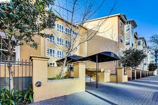 555 10th St in Oakland, CA - Building Photo