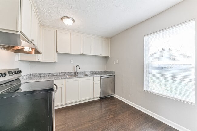 510 S Utah St in La Porte, TX - Building Photo - Building Photo