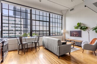 The Julian in Columbus, OH - Foto de edificio - Building Photo