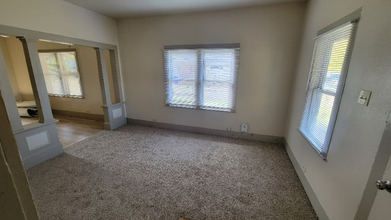512 Barclay Hills Dr in Oregon City, OR - Building Photo - Building Photo