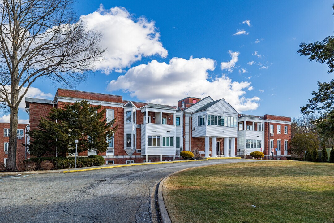 Crestwood Park Condominiums in Pompton Plains, NJ - Building Photo