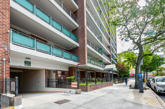 Grandview Tower in Elmhurst, NY - Building Photo - Building Photo