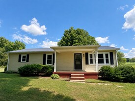 372 Lafferty Rd in Horse Cave, KY - Building Photo
