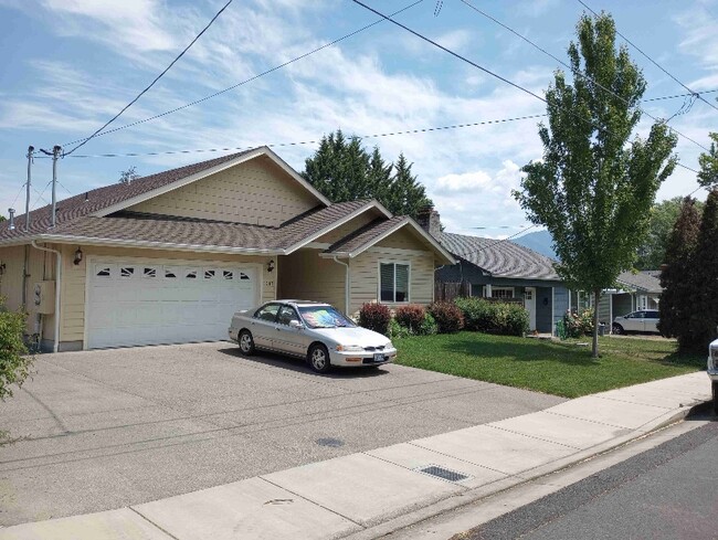 1317 NW Conklin Ave in Grants Pass, OR - Building Photo - Building Photo