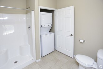 1227 Queens Way, Unit 305 in West Fargo, ND - Foto de edificio - Building Photo