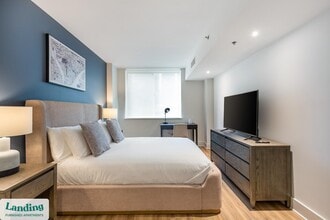 1221 S Eads St, Unit 01-0103 in Arlington, VA - Building Photo - Building Photo