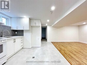 246 Horsham Ave in Toronto, ON - Building Photo - Building Photo