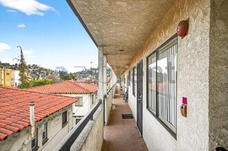 1004 E Garfield Ave in Glendale, CA - Building Photo - Building Photo