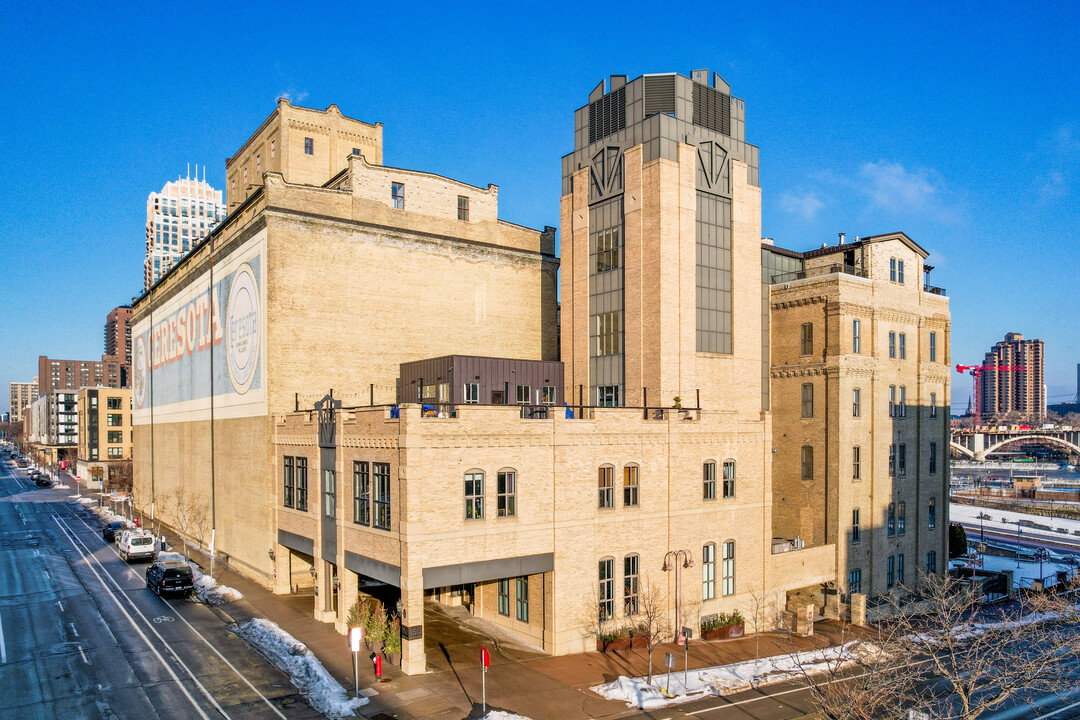 The Whitney in Minneapolis, MN - Foto de edificio