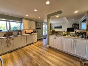 941 Avrill Rd in Langford, BC - Building Photo - Building Photo